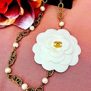 Camellia Flower Pearl and Gold Twist Necklace